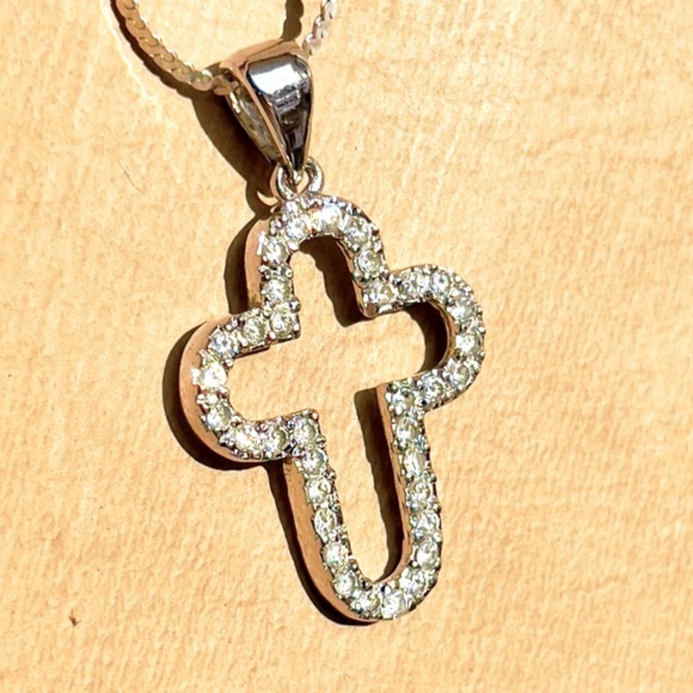 Sterling Silver 925/Cubic Zirconia (CZ) Cross Pendant & Chain